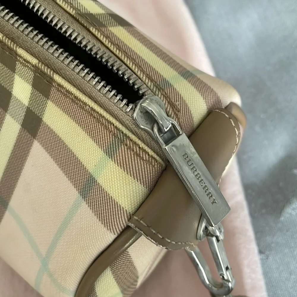 Rare Burberry Pink Nova check Lola barrel bag - Picture 4 of 10